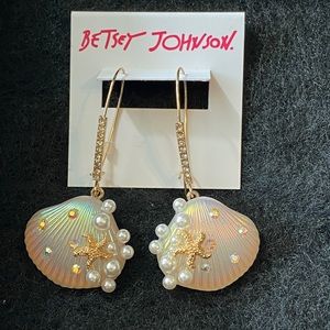 NEW Betsey Johnson Shell Pearl Dangle Earrings